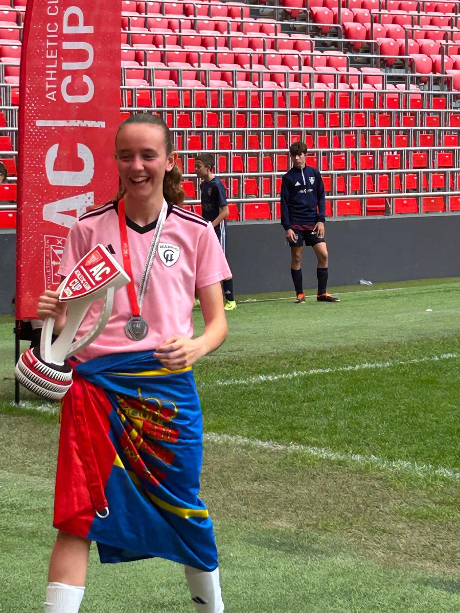 Una mostoleña campeona en San Mamés 🦁

María De los Santos Bonilla Díaz “Bonilla.28.
Madrid CFF 2010 -Cadete A
Campeonato: acfootballexperiences

⚽️ Desde el Móstoles CF, queremos felicitar a nuestra vecina.