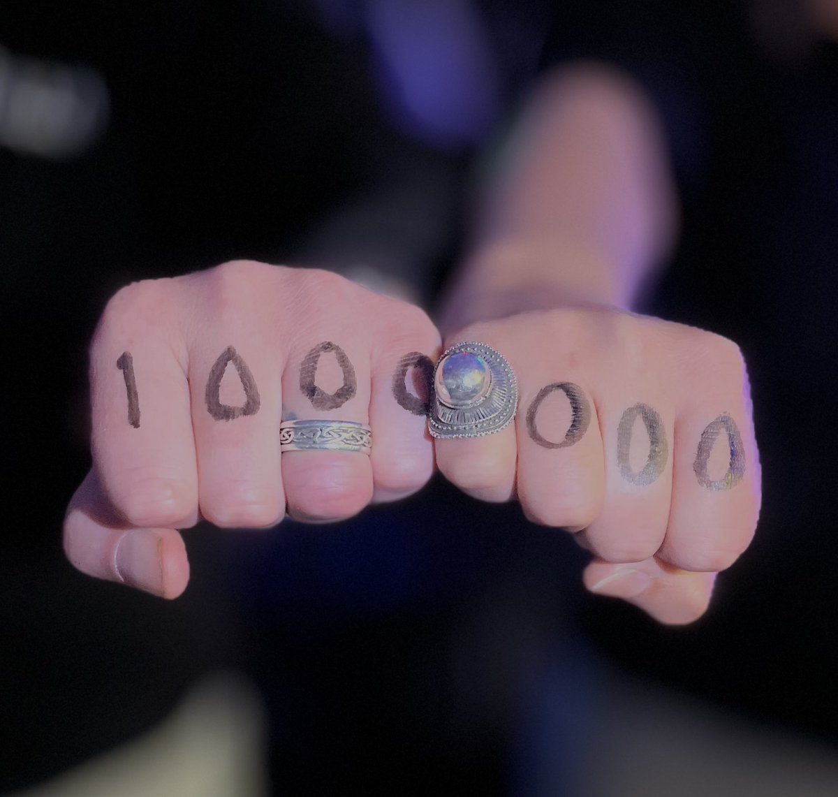 We just reached a
millioooooon streams.
Not bad for a small garage band from Sweden.
Party with us 🎉👏🔥🎶🤘🎸