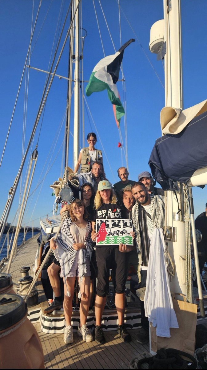 #Madleen gemisi ve içindeki 12 cesur insan, dünya güçlerinin ikiyüzlülüğüne, vicdansızlığına bir tokat gibi ilerliyor. Dualarımız onlarla.