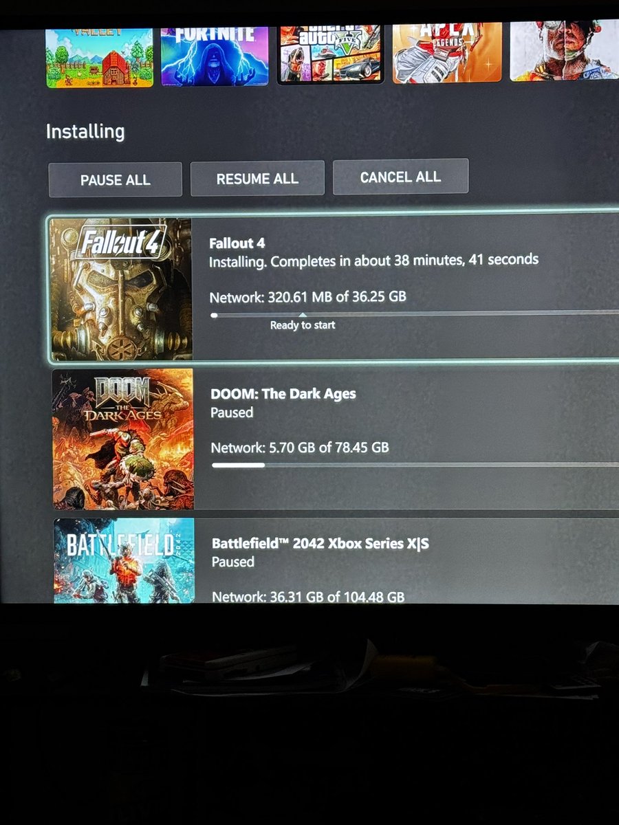 mickysa403's tweet photo. YAYYYYYYY FALLOUT FUCK YEAH https://t.co/c0P6KD9JUn
