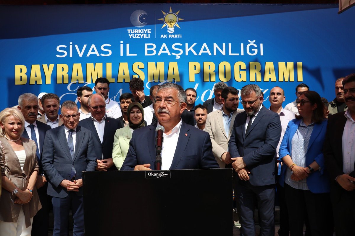 Sivas AK Parti İl Başkanlığımızın düzenlediği Bayramlaşma Programına katılarak, hemşehrilerimizle ve teşkilat mensuplarımızla bayramlaştık.
Bayramlaşma programımıza katılan Hemşehrilerime ve teşkilat mensuplarımıza teşekkür ediyorum.
Allah birliğimizi dirliğimizi daim eylesin. 🇹🇷