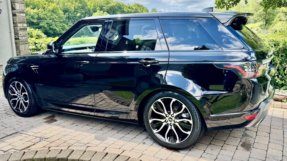 Single stage machine polish on this beast #rangerover #rangeroversport #detailed #attentiontodetail #mobilevaleting #passionforperfection #detailing #harrog8valeting #harrog8 #yorkshire #valetingyorkshire #harrogate 
📲➡️: 07799 408 506 ⏰🗓📍
🌍➡️: harrog8carvaleting.co.uk