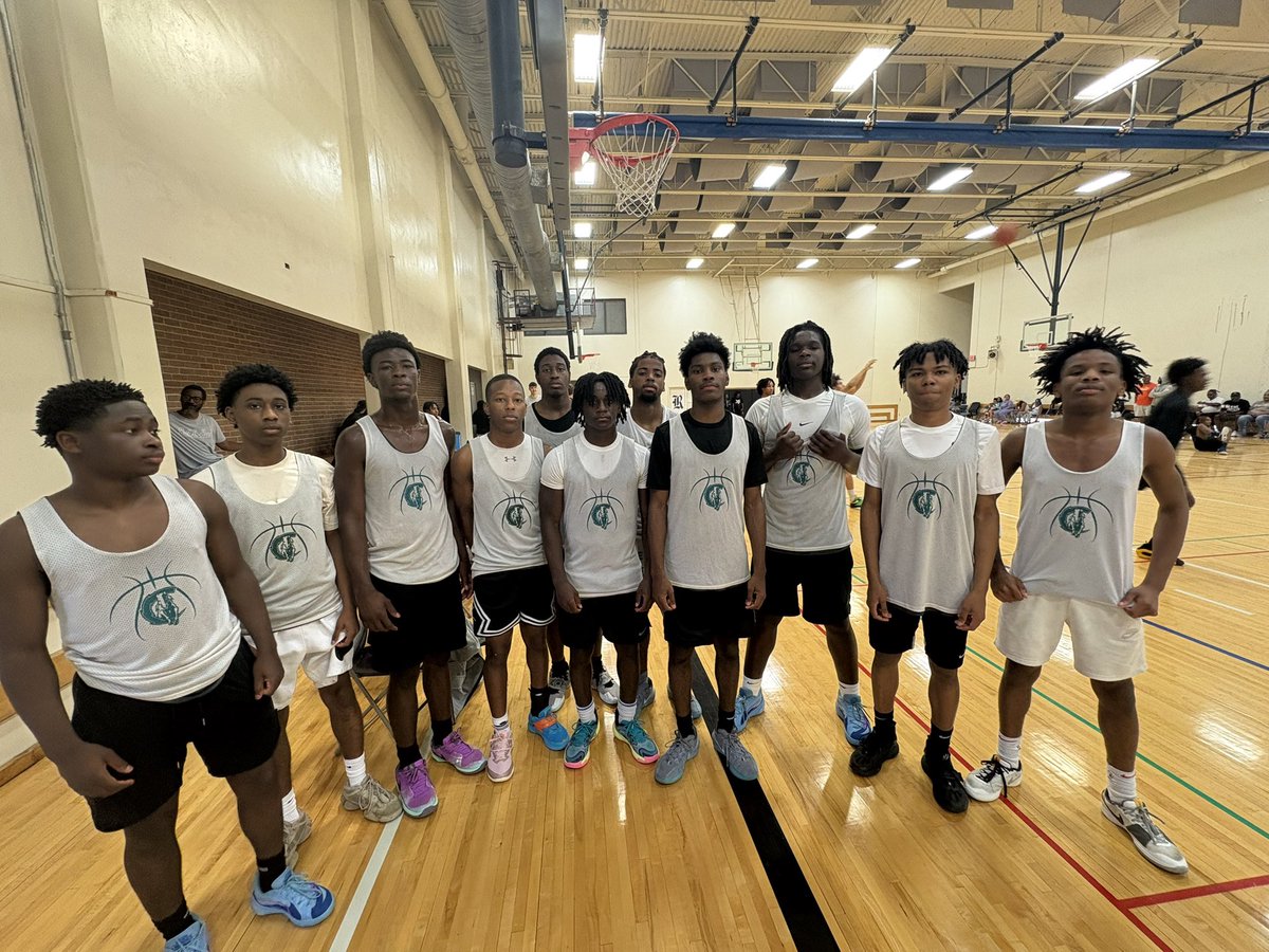 Got the squad back together 🦾
3-1 at <a href="/RiceMBB/">Rice Men’s Basketball</a> Team Camp. Got to work some kinks out before TABC. 
UH Team Camp next week! ⚡️⚡️