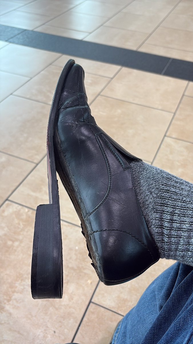Kevin_NetEng's tweet photo. First Cisco Live casualty and I haven’t even left the airport yet. It can only get better from here. LOL. #CiscoLive https://t.co/RzXfete1Nr