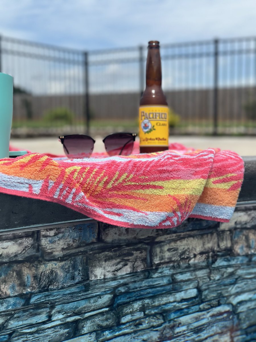 metalfabgirl's tweet image. Southern sunny days! #pooltime