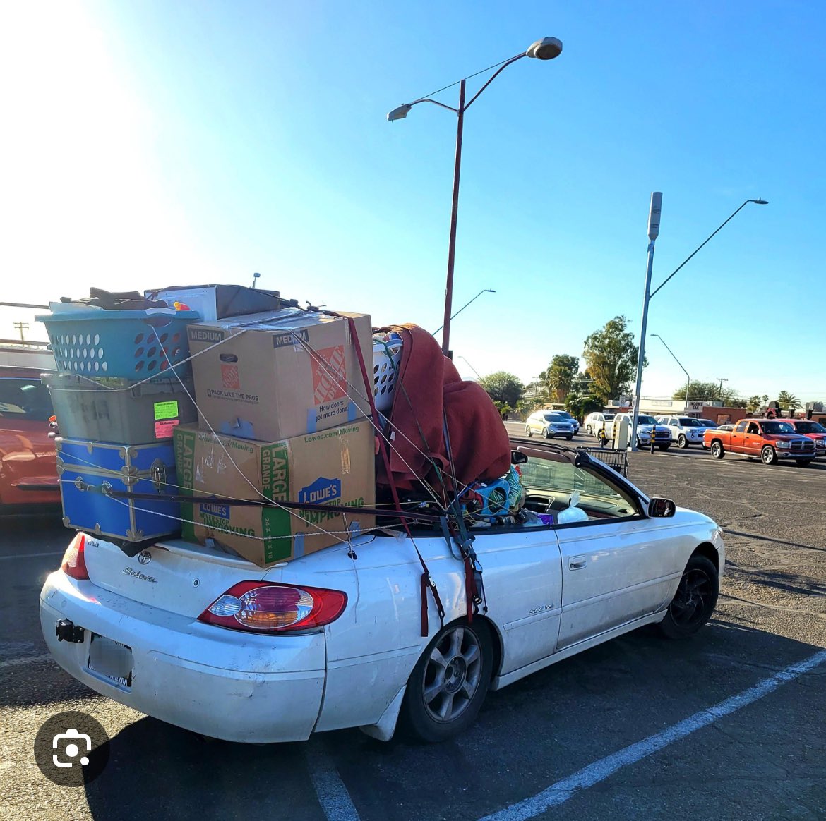 LoriGaye1's tweet photo. #WhatFriendsDo
Help you move when you’re too poor to hire professionals. https://t.co/2rhtz9z16X