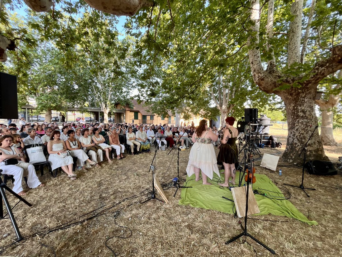 paerialleida's tweet photo. El Museu de l'Aigua de Lleida ha acollit aquest vespre la clausura del cicle “Música a Contracorrent”🎶🌊

👉L'actuació ha anat a càrrec del trio lleidatà Silvestres, que ha presentat el seu nou àlbum amb la col·laboració del Cor de Polifonia Tradicional de Lleida https://t.co/PFzcTP85G5