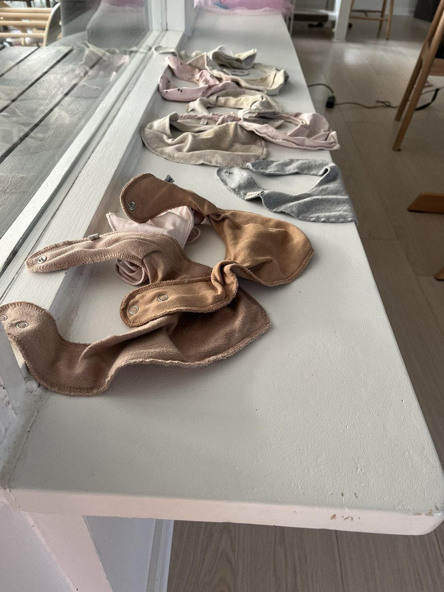 Sig du har tvillinger der får tænder, uden at sige det😅