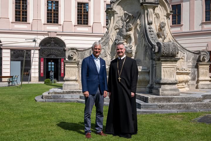 Michael Linhart (@linhartbmeia) on Twitter photo Besuch im Stift Göttweig bei Abt Patrick Schöder. Das wunderschöne Stift <a href="/goettweig/">Stift Göttweig</a> ist mit seiner spektakulären Lage und Aussicht einer der schönsten Tagungsorte in Europa. Ich freue mich auf das Europaforum Wachau kommende Woche und auf die zukünftige Zusammenarbeit Besuch im Stift Göttweig bei Abt Patrick Schöder. Das wunderschöne Stift <a href="/goettweig/">Stift Göttweig</a> ist mit seiner spektakulären Lage und Aussicht einer der schönsten Tagungsorte in Europa. Ich freue mich auf das Europaforum Wachau kommende Woche und auf die zukünftige Zusammenarbeit