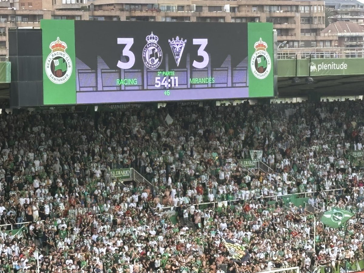 RTVECantabria's tweet photo. ⚽️DEPORTES| Ida del playoff de ascenso a Primera. El Racing mantiene viva la eliminatoria tras empatar un partido en el añadido que tenía perdido frente al Mirandés (1-3).

📻 @TABLERO_RNE @radio5_rne 
💻 @deportes_rtve https://t.co/TTWz5x6Jxv