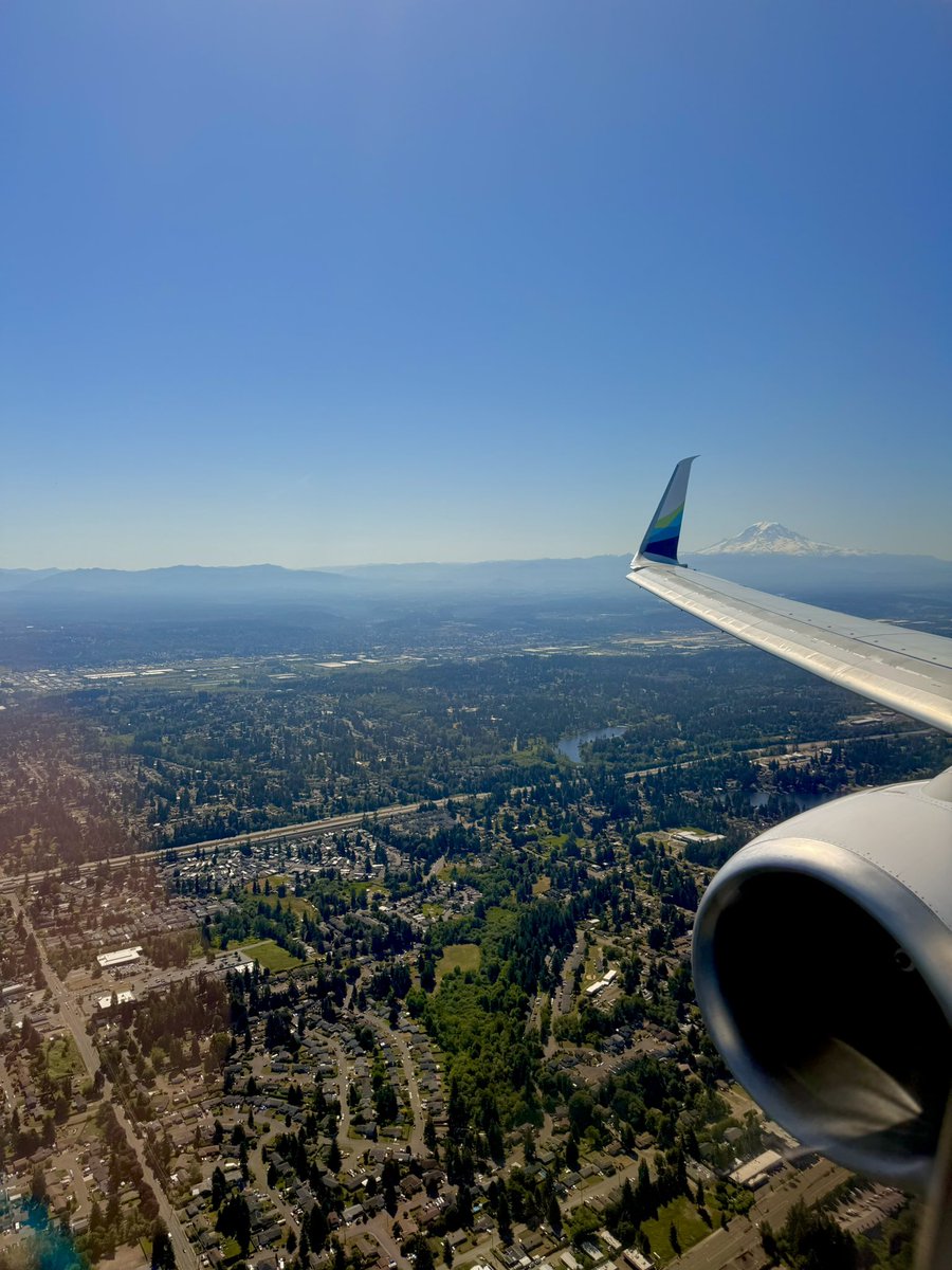 My view this morning flying into Seattle (from DC). <a href="/AlaskaAir/">Alaska Airlines</a> #100K