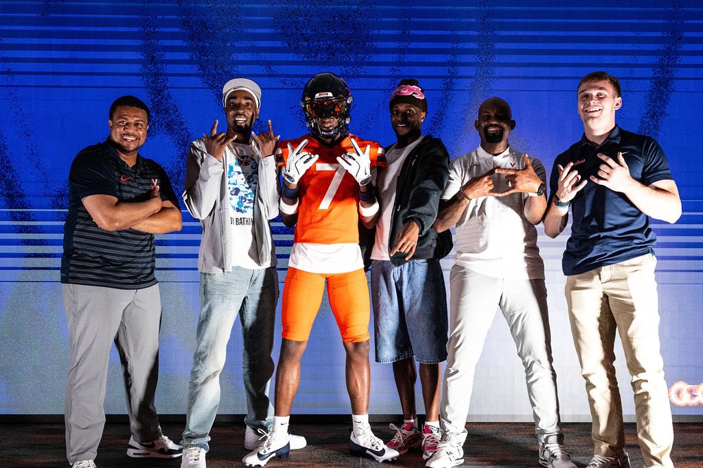 Zaevion Cleveland (@zae_cleveland1) on Twitter photo #AGTG
Had A amazing official visit at <a href="/UVAFootball/">Virginia Football</a>, Thank you <a href="/CoachCCox/">Curome Cox</a> and <a href="/Coach_TElliott/">Tony Elliott</a> for having me!
#GoHoos #AGTG
Had A amazing official visit at <a href="/UVAFootball/">Virginia Football</a>, Thank you <a href="/CoachCCox/">Curome Cox</a> and <a href="/Coach_TElliott/">Tony Elliott</a> for having me!
#GoHoos