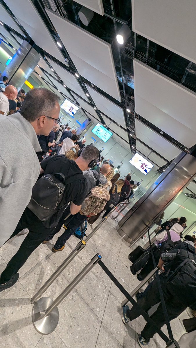 UK border control. It's faster to go to get manually checked with dumb passports.

Expand your machines Heathrow. Useless. #BrokenBritain