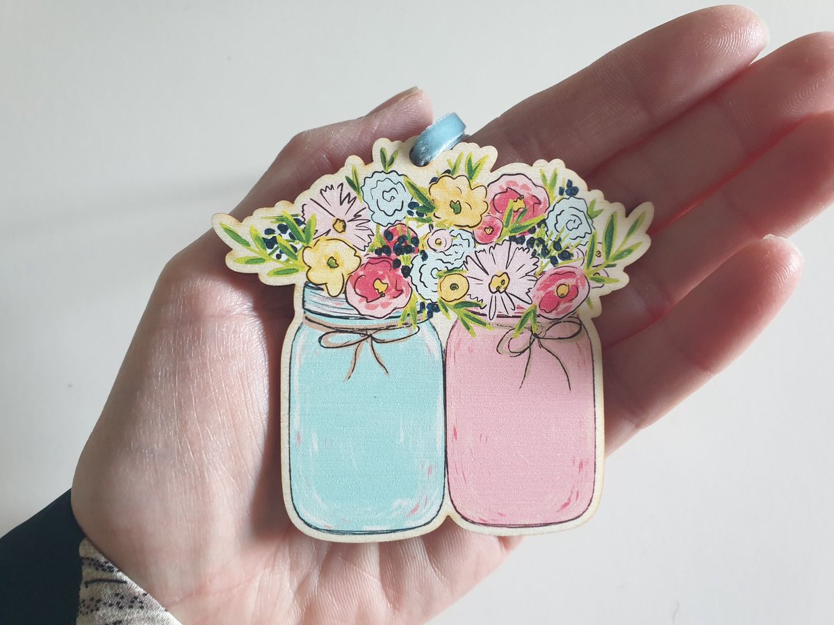 My new wooden floral hanging decorations have gone down a storm this week. Laser cut using sustainable wood from my designs. They make lovely little gifts for friends which can easily be popped in the post with a card for a birthday #ShopIndie 
sarahbenning.etsy.com/listing/431430…