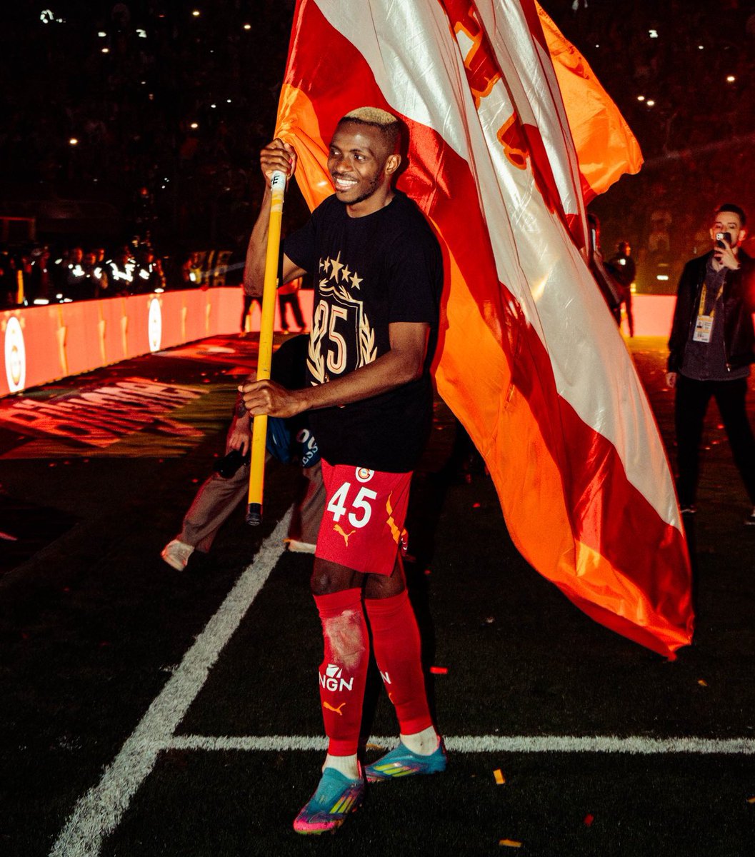 Galatasaray yönetimi, #StayWithUsOsimhen tagını yarın tekrardan Osimhen’e gösterecek.