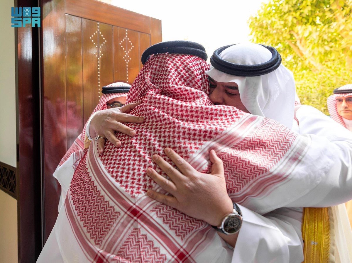 SPAregions's tweet image. نائب أمير منطقة الرياض يؤدي صلاة الميت على الشيخ عبدالله القحطاني.
spa.gov.sa/N2336864
#واس_عام