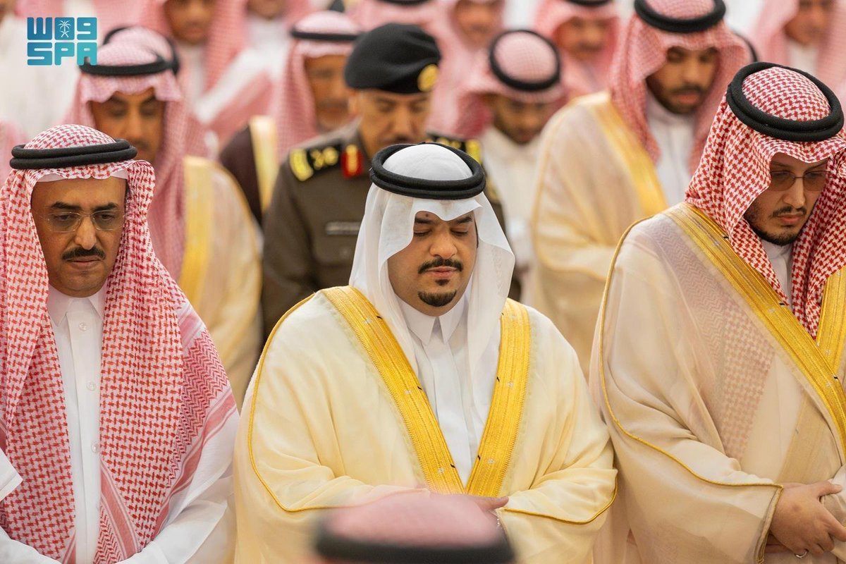 SPAregions's tweet image. نائب أمير منطقة الرياض يؤدي صلاة الميت على الشيخ عبدالله القحطاني.
spa.gov.sa/N2336864
#واس_عام