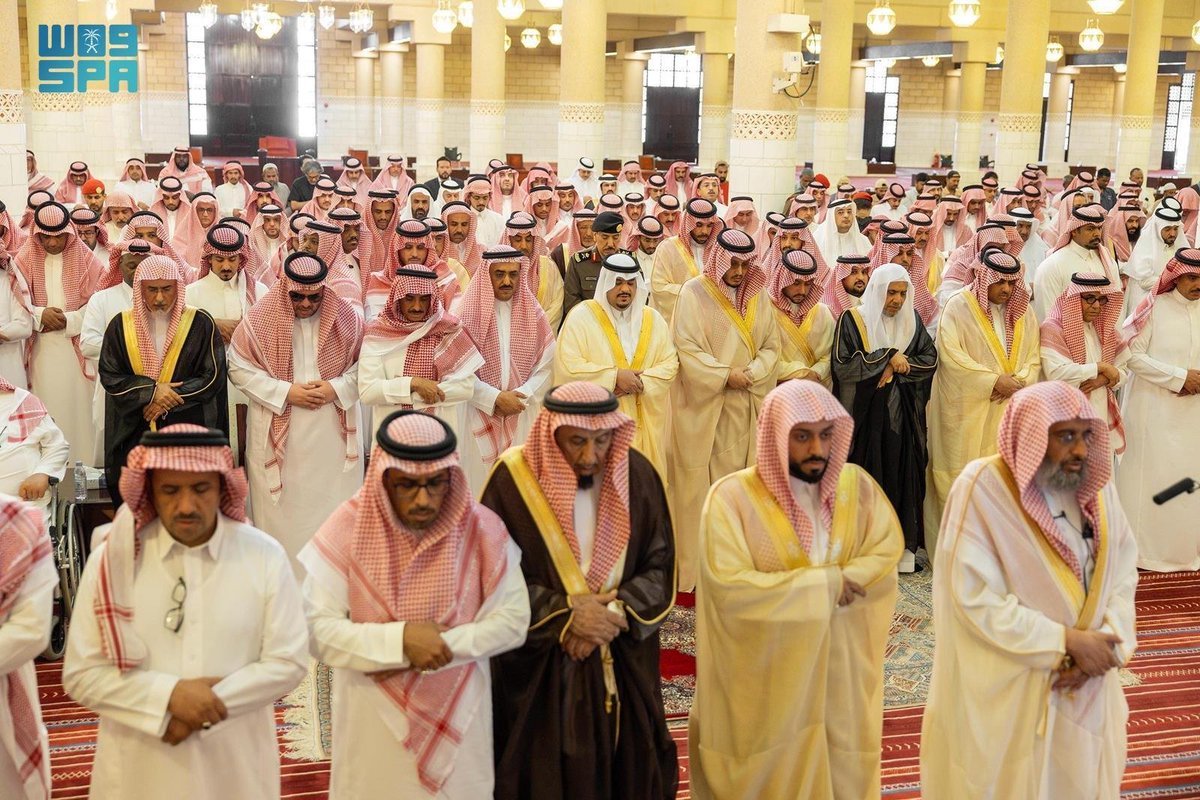 SPAregions's tweet image. نائب أمير منطقة الرياض يؤدي صلاة الميت على الشيخ عبدالله القحطاني.
spa.gov.sa/N2336864
#واس_عام