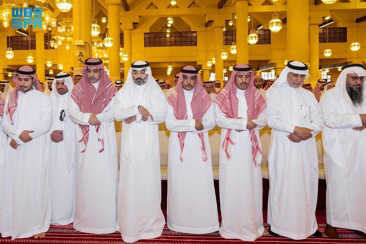 SPAregions's tweet image. نائب أمير منطقة الرياض يؤدي صلاة الميت على الشيخ عبدالله القحطاني.
spa.gov.sa/N2336864
#واس_عام