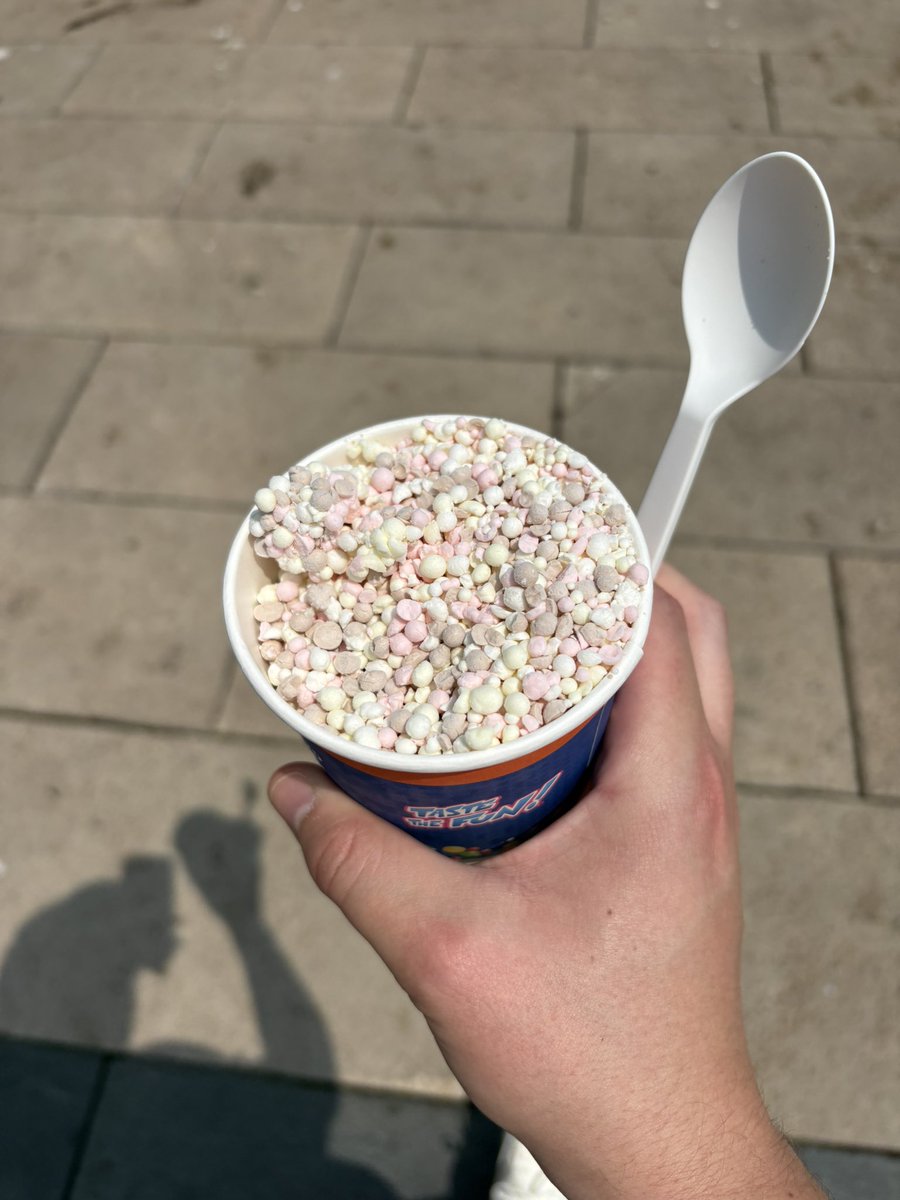 denimchicken_7's tweet image. Caught a vibe today #bananasplit