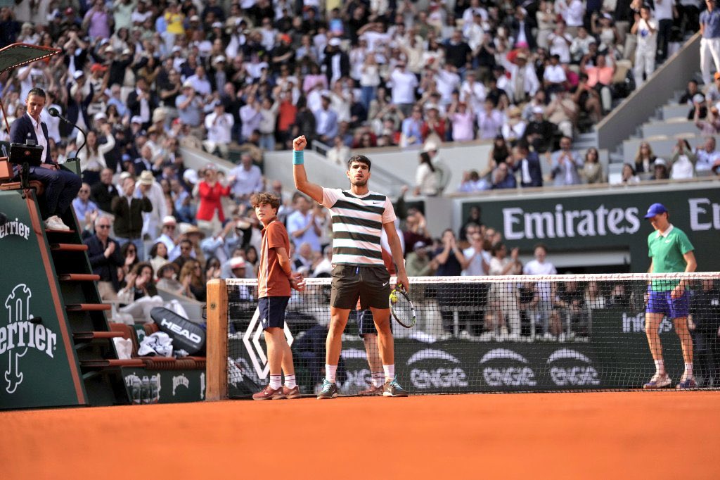 ¡CARLOS ALCARAZ CAMPEÓN DE <a href="/rolandgarros/">Roland-Garros</a>! No sé lo que nos quedará por ver en el mundo del tenis, pero lo de hoy ha sido de otro planeta.

La fórmula 🧠❤️🥚🥚se impuso en París.

Eres el orgullo de todo un país, <a href="/carlosalcaraz/">Carlos Alcaraz</a> ¡Viva España!