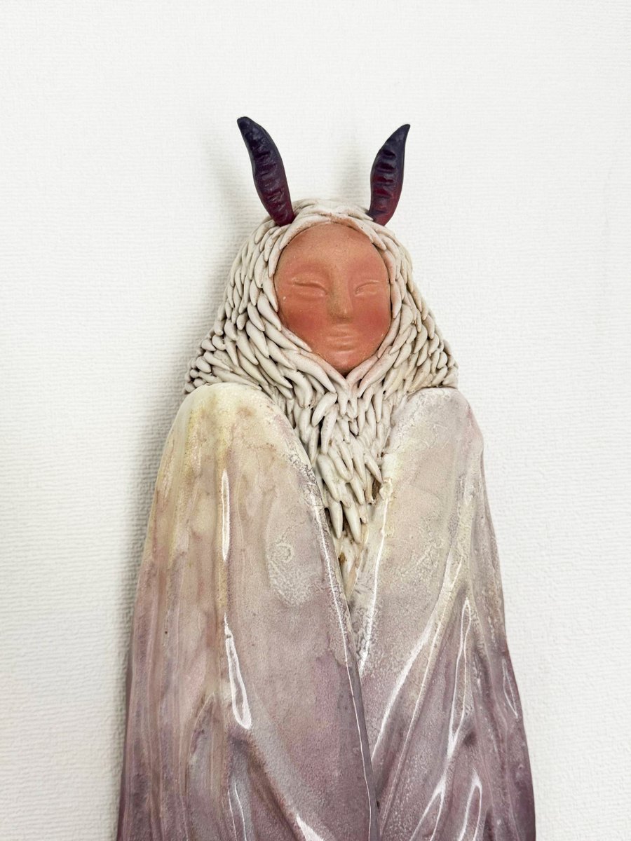 Познакомился на выставке с прекрасной художницей керамисткой, она даже мне подарила такую бабочку (она дорогая)
vera__valter в инсте