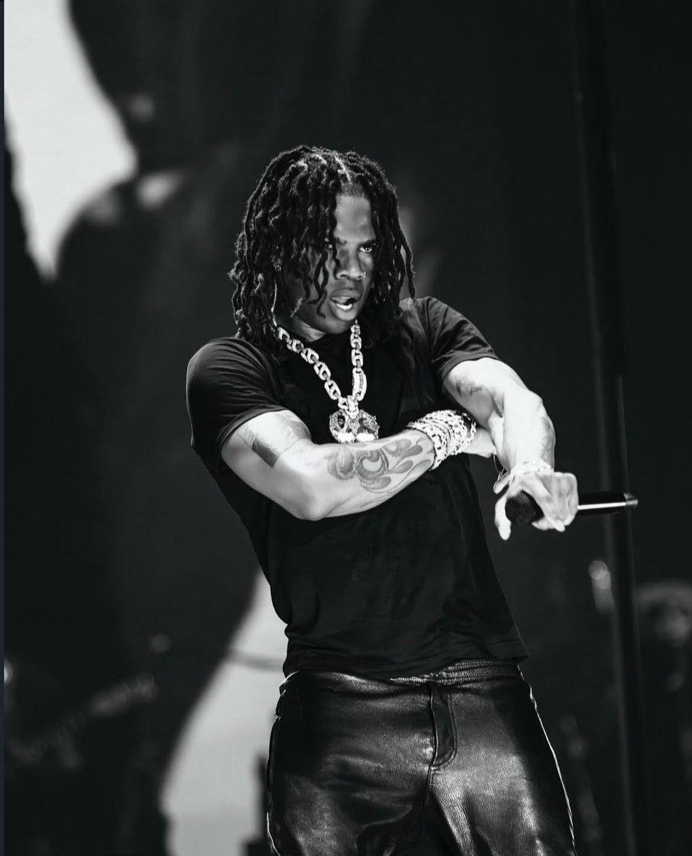 23Reallife's tweet photo. African music industry has never had a youngN dominate the world like this.
Selling out 02 at age 25 has never been heard of or done by any African artists.
He has cemented his legacy already 6 years in the game.
TONIGHT BOUT TO BE A MOVIE
#RemaLiveAtO2
#RemaO2London https://t.co/MW9xXFidwT