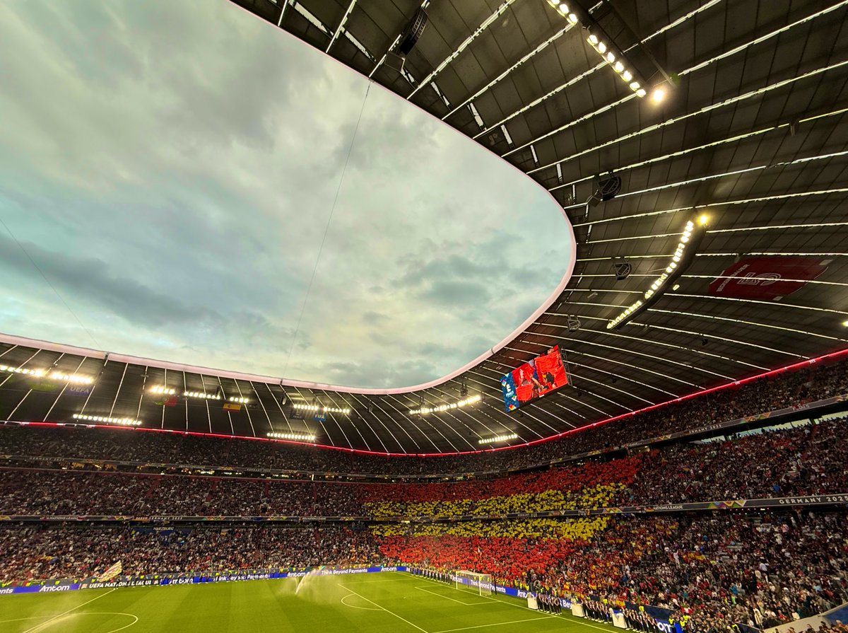 La Gran Jugada (@lagranjugadacsr) on Twitter photo 🔛⏱️ ¡Comienza el partido! ¡Empieza la final de la Nations League! ⚽️
🇪🇸 España
🆚
🇵🇹 Portugal
🎙️ <a href="/plazaro67/">Pedro Lázaro Gómara</a>
🗣️ <a href="/SBallesta9/">SalvaBallesta9</a>
🗣️ Oliverio Álvarez 'Oli'
🗣️ <a href="/manolomartinc/">Manolo Martín</a>
🗣️ Juan Peña Varela
🗣️ <a href="/JSM_Villalba/">JM Villalba</a>
#EspañaPortugal
#NationsLeague 🏆
📻 csur.red/KZ6350US2jG 🔛⏱️ ¡Comienza el partido! ¡Empieza la final de la Nations League! ⚽️
🇪🇸 España
🆚
🇵🇹 Portugal
🎙️ <a href="/plazaro67/">Pedro Lázaro Gómara</a>
🗣️ <a href="/SBallesta9/">SalvaBallesta9</a>
🗣️ Oliverio Álvarez 'Oli'
🗣️ <a href="/manolomartinc/">Manolo Martín</a>
🗣️ Juan Peña Varela
🗣️ <a href="/JSM_Villalba/">JM Villalba</a>
#EspañaPortugal
#NationsLeague 🏆
📻 csur.red/KZ6350US2jG
