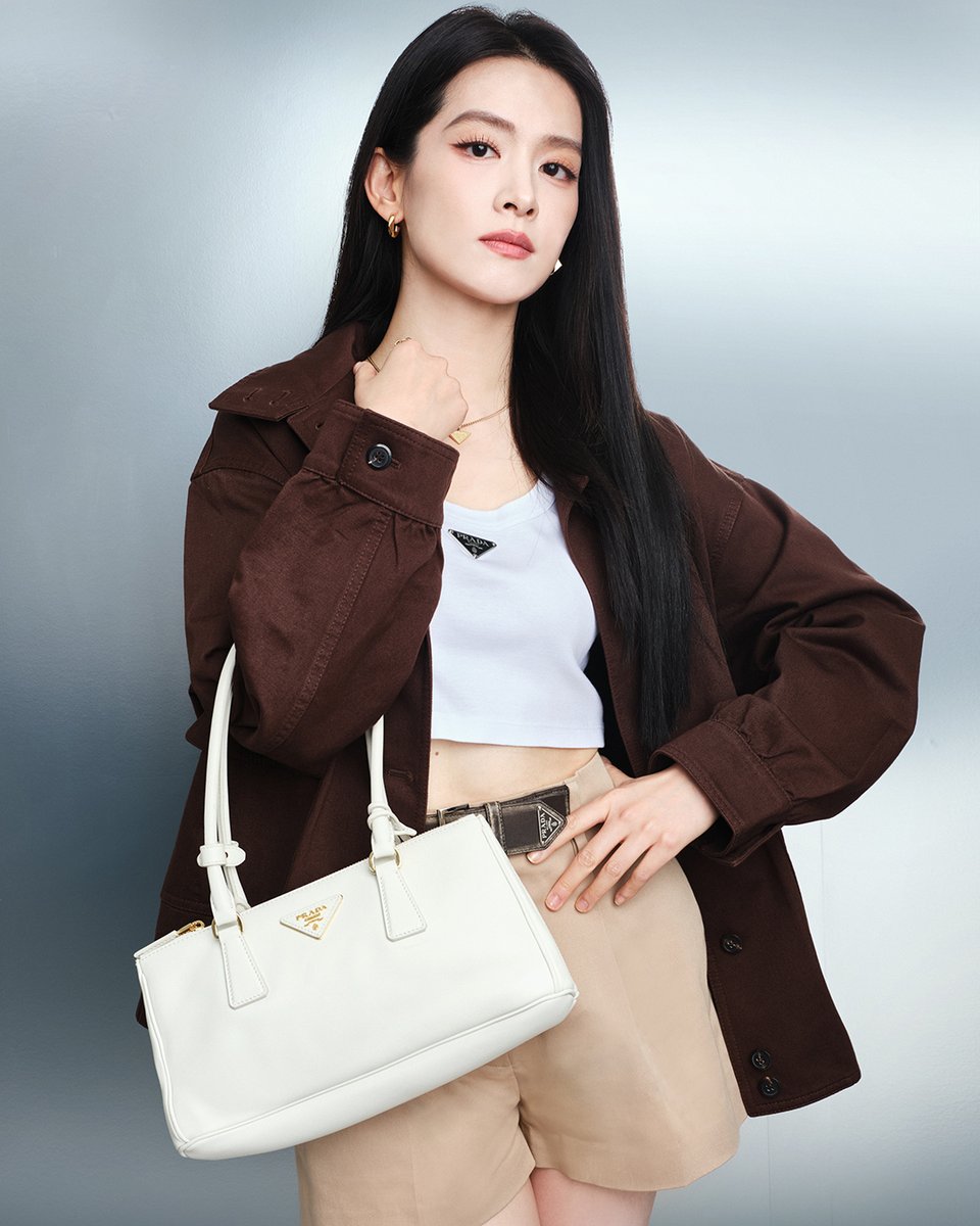 Prada's tweet image. Prada Ambassador Jeon Somi together with Prada Ambassador Chen Haoyu attending the #PradaMode Osaka.
Prada Mode Osaka is bringing together a great mix of creative minds and cultural icons to the SANAA-designed pavilion at Umekita Park, presenting an exhibition about Sejima&apos;s…