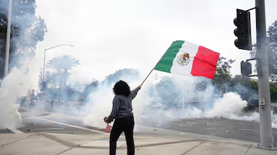 elalbertomedina's tweet photo. 🚨 Sheinbaum SE LANZA contra las redadas antimigrantes en #LosAngeles. 

"Los mexicanos que viven en #EEUU son hombres y mujeres de bien, NO SON CRIMINALES".

"Los Ángeles, #California no sería lo que es si no fuera por los mexicanos que están allá". 🇺🇸🇲🇽 https://t.co/lMxDbEWUhC