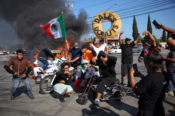elalbertomedina's tweet photo. 🚨 Sheinbaum SE LANZA contra las redadas antimigrantes en #LosAngeles. 

"Los mexicanos que viven en #EEUU son hombres y mujeres de bien, NO SON CRIMINALES".

"Los Ángeles, #California no sería lo que es si no fuera por los mexicanos que están allá". 🇺🇸🇲🇽 https://t.co/lMxDbEWUhC