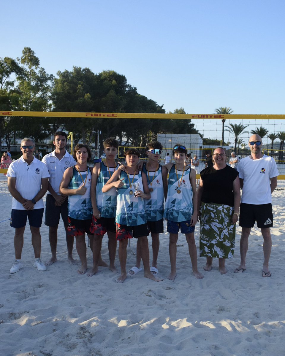 🏆 El CV Pòrtol guanya el 𝗖𝗮𝗺𝗽𝗶𝗼𝗻𝗮𝘁 𝗱𝗲 𝗕𝗮𝗹𝗲𝗮𝗿𝘀 𝗱𝗲 𝘃𝗼̀𝗹𝗲𝗶 𝗽𝗹𝗮𝘁𝗷𝗮 𝗶𝗻𝗳𝗮𝗻𝘁𝗶𝗹 masculí!

🥈 El segon lloc autonòmic és pel <a href="/ClubVoleiSoller/">Club Volei Sóller</a> 

🥉 El CV Pòrtol B s'emporta el bronze

4️⃣ Quart lloc del torneig pel <a href="/voleimanacor89/">CONECTABALEAR CV MANACOR</a> 

👏🏽 Enhorabona!