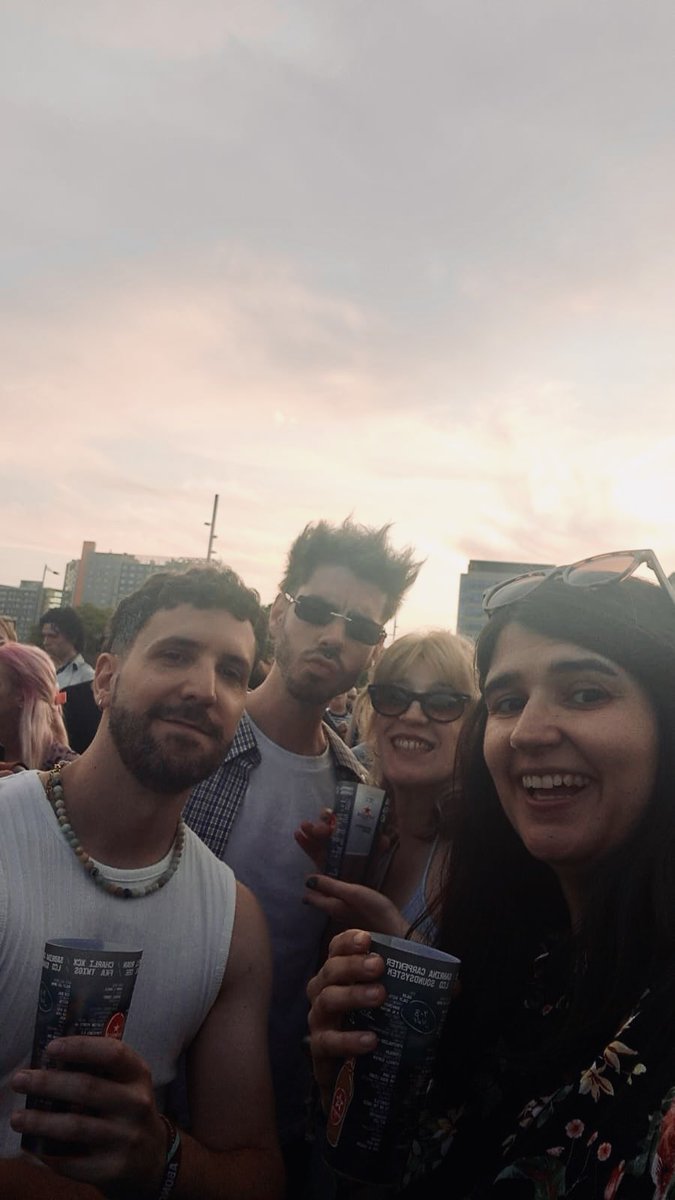Roberisamess's tweet photo. La resaca emocional es equiparable a lo calentito que tengo el corazón después de estos días del Primavera

Ha sido todo muy fuerte pero más fuerte aún es haberlo pasado con mis morricones favoritos 

💚🩵🩷 https://t.co/uxALgcZobW
