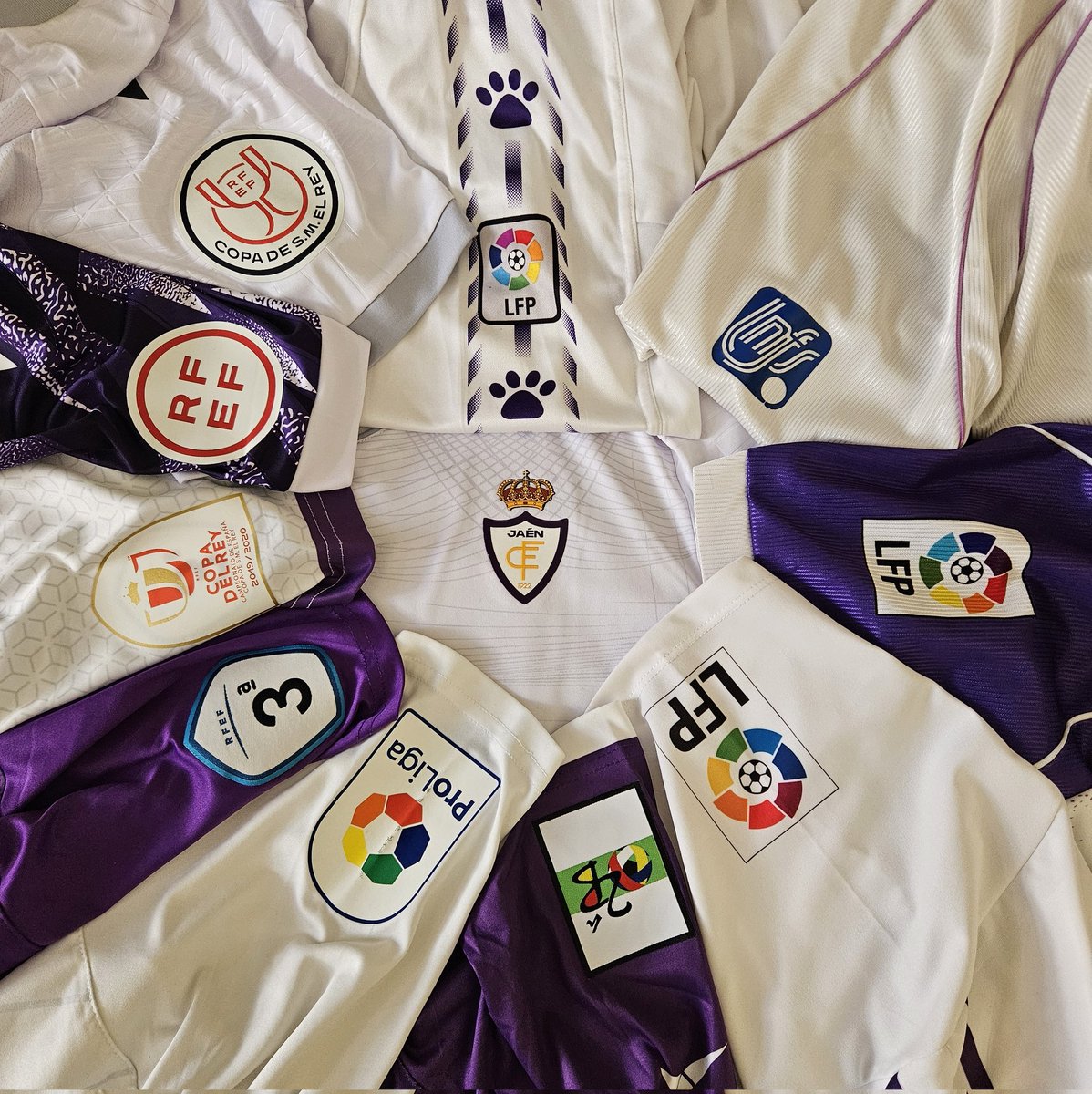 Muchas felicidades por el pase a la final por el ascenso <a href="/RealJaenCF/">Real Jaén C.F.</a>.

📷 <a href="/RealJaenShirts/">🟣Real Jaén Shirts🟣</a>