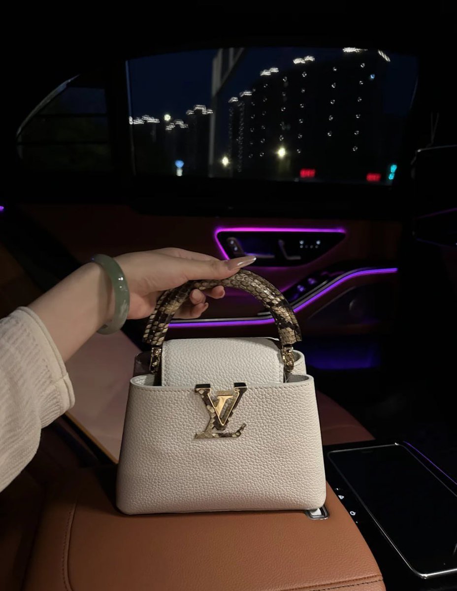 Finally got it
I love the Capucines series so much. This is the only bag I like in LV
#Aboutlastnight