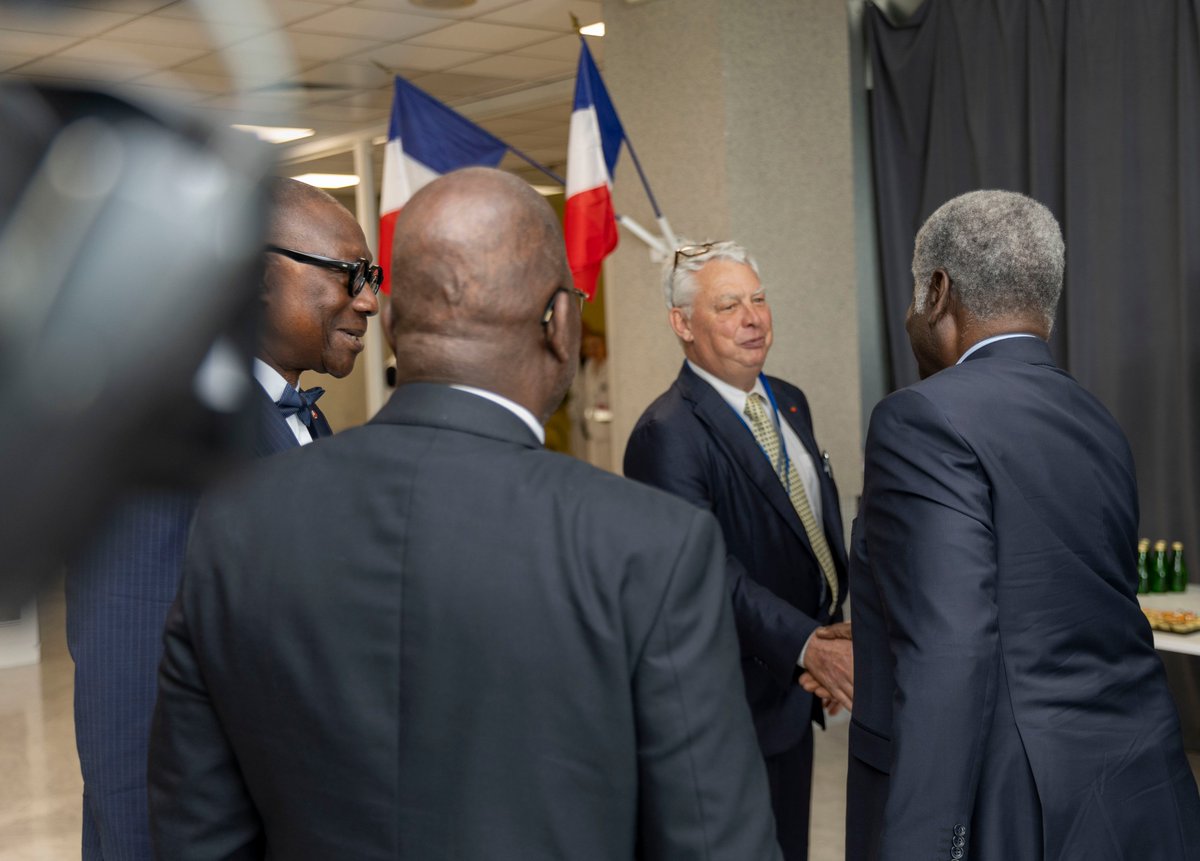 Primature Côte d'Ivoire (@primatureci) on Twitter photo Ce dimanche 08 juin, le PM <a href="/DrBeugreMambe/">Dr Beugré Mambé</a> est arrivé à #Nice, en #France, où il prendra part à la Conférence des Nations Unies sur l’Océan. Il représente le Président de la République, <a href="/AOuattara_PRCI/">Alassane Ouattara</a>, à ce rendez-vous qui se tient du 09 au 13 juin 2025.
#PrimatureCI #UNOC2025 Ce dimanche 08 juin, le PM <a href="/DrBeugreMambe/">Dr Beugré Mambé</a> est arrivé à #Nice, en #France, où il prendra part à la Conférence des Nations Unies sur l’Océan. Il représente le Président de la République, <a href="/AOuattara_PRCI/">Alassane Ouattara</a>, à ce rendez-vous qui se tient du 09 au 13 juin 2025.
#PrimatureCI #UNOC2025