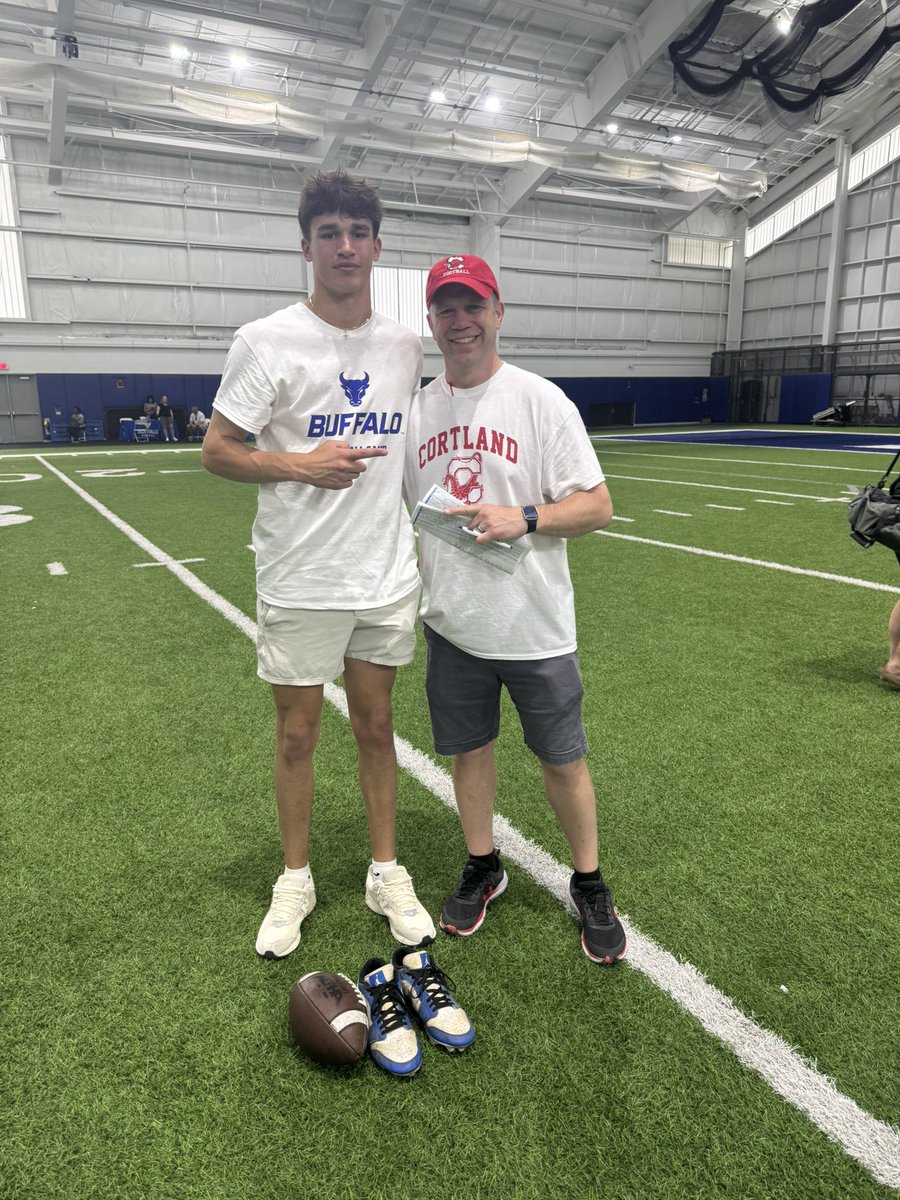 ccapozzi02's tweet image. Had a great time learning and competing at @UBFootball camp, thank you to the coaches for staying back and talking with me. @Coach_Mro @CoachCrandall @CoachMattSully @coach_kinder @Pete_Lembo @CoachMattScott