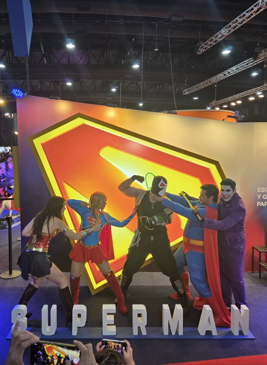 ConitoonOK's tweet photo. Otro día en la @ArgComicCon 💖
Con DC 🤩. Qué les parece?
.
.
.
#COMICCON #ARGCOMICCON #DC https://t.co/c03jgSZ8ri