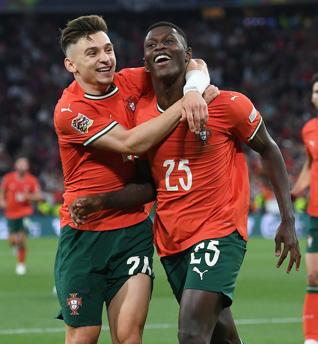 Nuno Mendes mis dans sa poche Mo Salah, Bukayo Saka et Lamine Yamal dans la même saison.

Immense crack 🇵🇹❤️💙