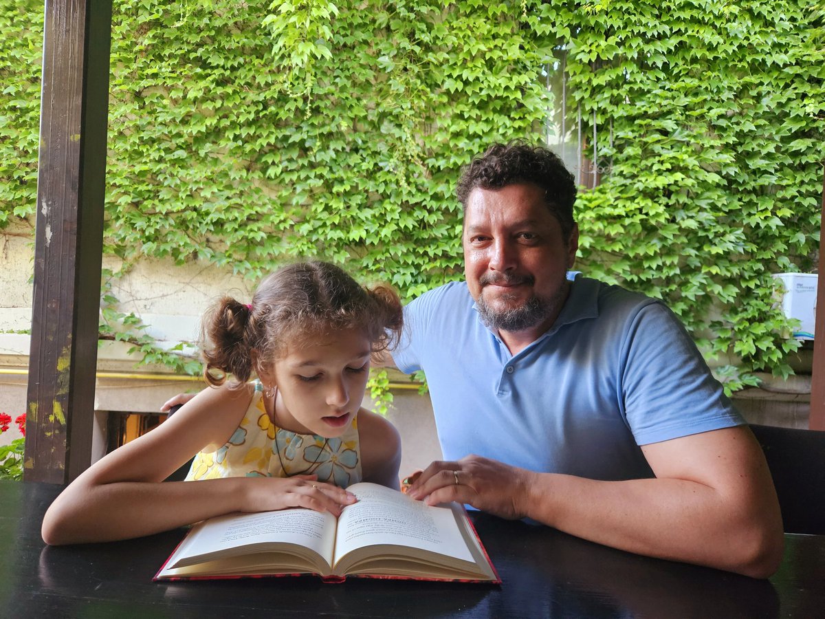Claudiu_Tarziu's tweet photo. Copiii nu ne vor perfecți, ci prezenți. Chiar și departe, iubirea și lupta noastră pentru un viitor curat le pot fi lumină. Să fim acolo – cu inima, cu modelul, cu speranța – pentru ca ei să crească drepți.
#copiiinoștri #prezență #familie #iubire #modeledeviață #viitorcurat https://t.co/mecoeGRLn4