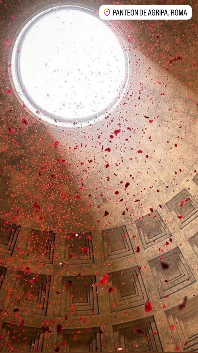 mrodrivelasco's tweet photo. Espectacular liturgia de Pentecostés en el Panteon de Roma. La lluvia de pétalos rojos
desde el óculo de su cúpula recuerda el descenso de las lenguas de fuego sobre los apóstoles. Una tradición medieval que se renueva con el mismo significado.
#ContemplArte https://t.co/WmxNq2sVlH