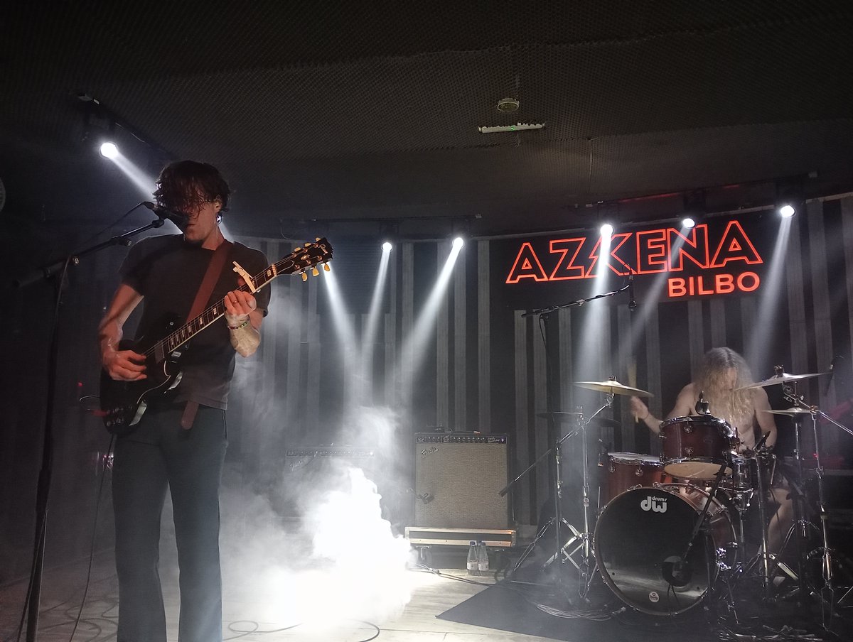 C. Ultrasónicos (@ultrasonicos1) on Twitter photo En la fiesta aniversario de la sala <a href="/AzkenaBilbo/">AzkenaBilbo</a>, el dúo <a href="/BlackPistolFire/">Black Pistol Fire</a> incendiaron la sala a base de un directo cargado de nervio, energía y pasión por el rock explosivo. Un concierto para el recuerdo.
lc.cx/hicUnU En la fiesta aniversario de la sala <a href="/AzkenaBilbo/">AzkenaBilbo</a>, el dúo <a href="/BlackPistolFire/">Black Pistol Fire</a> incendiaron la sala a base de un directo cargado de nervio, energía y pasión por el rock explosivo. Un concierto para el recuerdo.
lc.cx/hicUnU