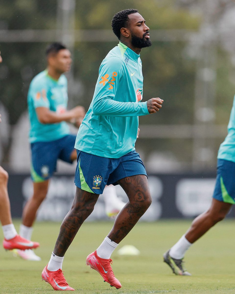 CBF_Futebol's tweet photo. Trabalho intenso! 💪🇧🇷
A Seleção Brasileira segue firme na preparação para o confronto contra o Paraguai. Dentro e fora de campo, o foco é total para chegarmos prontos e fortes!
Vamos com tudo! 💛💚
📷Rafael Ribeiro/CBF
#ThisIsBrasil #SeleçãoBrasileira https://t.co/2f4AElJ7TM
