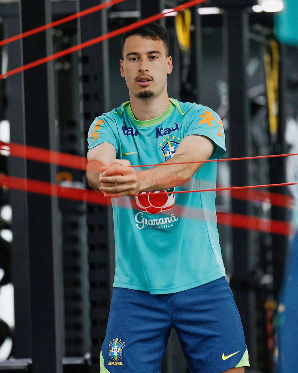 CBF_Futebol's tweet photo. Trabalho intenso! 💪🇧🇷
A Seleção Brasileira segue firme na preparação para o confronto contra o Paraguai. Dentro e fora de campo, o foco é total para chegarmos prontos e fortes!
Vamos com tudo! 💛💚
📷Rafael Ribeiro/CBF
#ThisIsBrasil #SeleçãoBrasileira https://t.co/2f4AElJ7TM