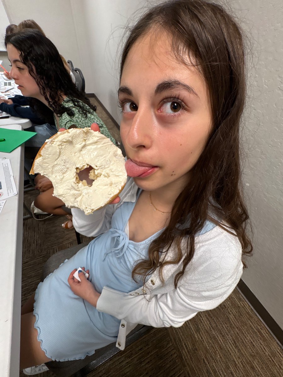 let me gRAB(inovich) my shabbat candles because HANNAH is our new yehudiah! #shalommeansbyecuzherspeechisover