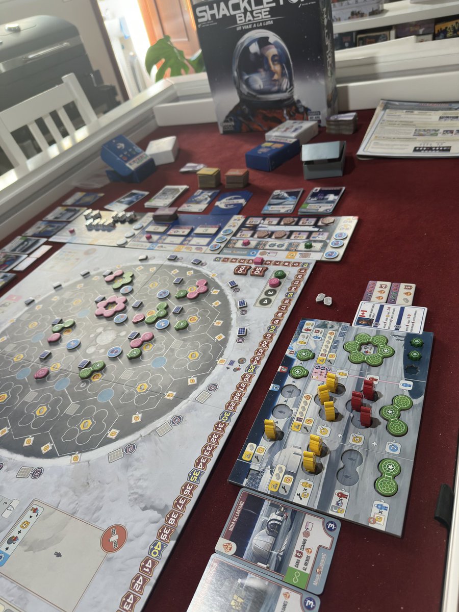 SectarioLudico's tweet photo. Estrenado #ShackletonBase y que gran juego. Sencillo de reglas y pocas acciones (5) pero que con las corporaciones da mucha rejugabilidad a cada partida. Ya jugados los 3 de Essen mi orden es el siguiente:
3- SETI
2- Shackleton Base
1- Civolution 

Y el tuyo? Con cual te quedas? https://t.co/ql59H2taGV