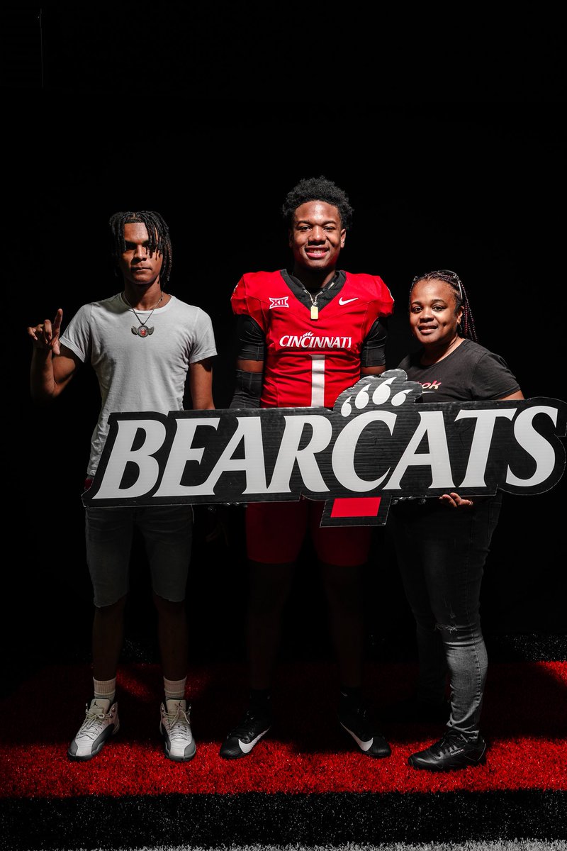 Dr. Sheniqua Roberson (@sheniquarobers2) on Twitter photo Thank you <a href="/CortBraswell/">Coach Cort Braswell</a> for making my #BigBaby <a href="/JJ_Bush251/">• Jaden "JJ" Bush •</a> feel at home. We enjoyed ourselves and love the family vibe! Thank you <a href="/CortBraswell/">Coach Cort Braswell</a> for making my #BigBaby <a href="/JJ_Bush251/">• Jaden "JJ" Bush •</a> feel at home. We enjoyed ourselves and love the family vibe!
