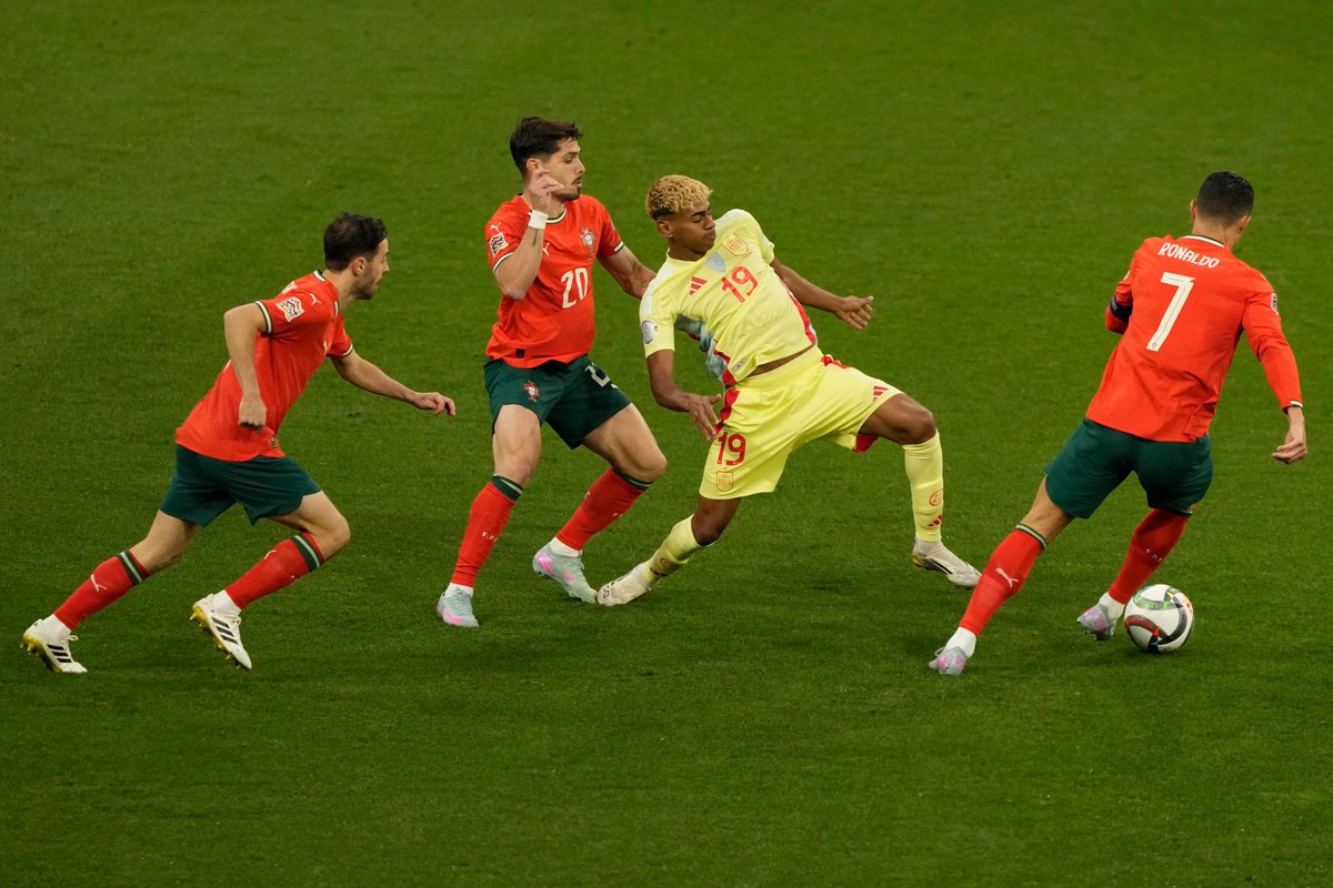 ElSaracho_'s tweet photo. Mmmm de Amarillo... si fuese teatro, aunque si es un gran espectaculo la final de la #NationsLeague jugar de amarillo quiere decir que ya perdiste  #PORESP

#nosevove #melocontoelprimocabulero https://t.co/ERaWxnzVML