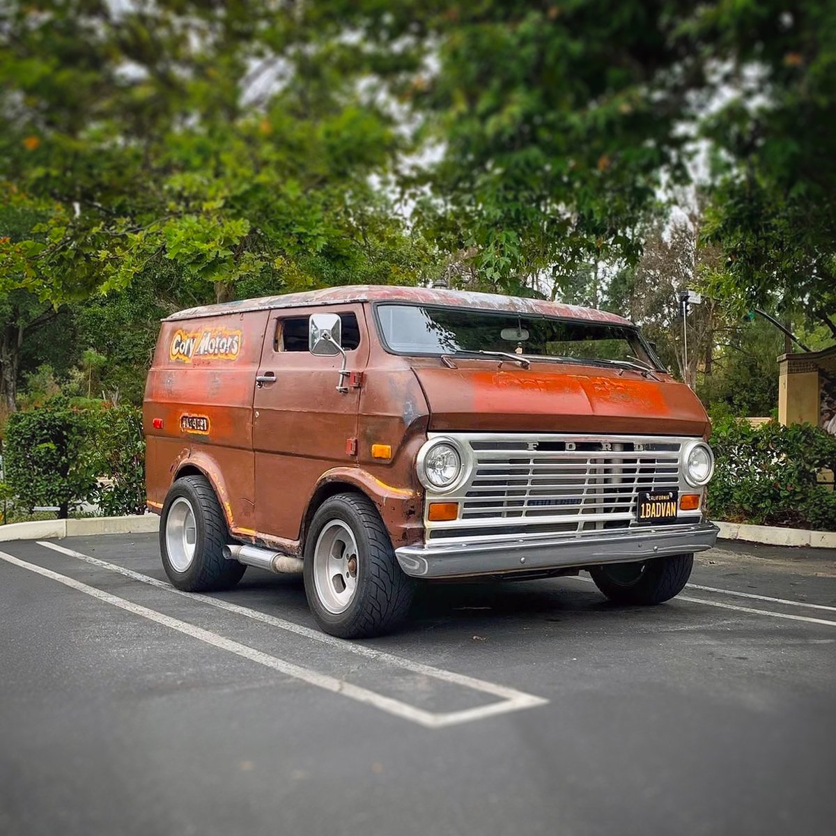 _VanCult_'s tweet photo. Happy Super Shorty Van Sunday!
..
@1badvan
..
#supershortyvansunday #shortened #van #sunday #fomoco #midford #secondgen #ford #econoline #vannin #vanlife #showvan #boogievan #customvan #vanporn #vancult #getinandgetiton https://t.co/TIQT9dq3LP