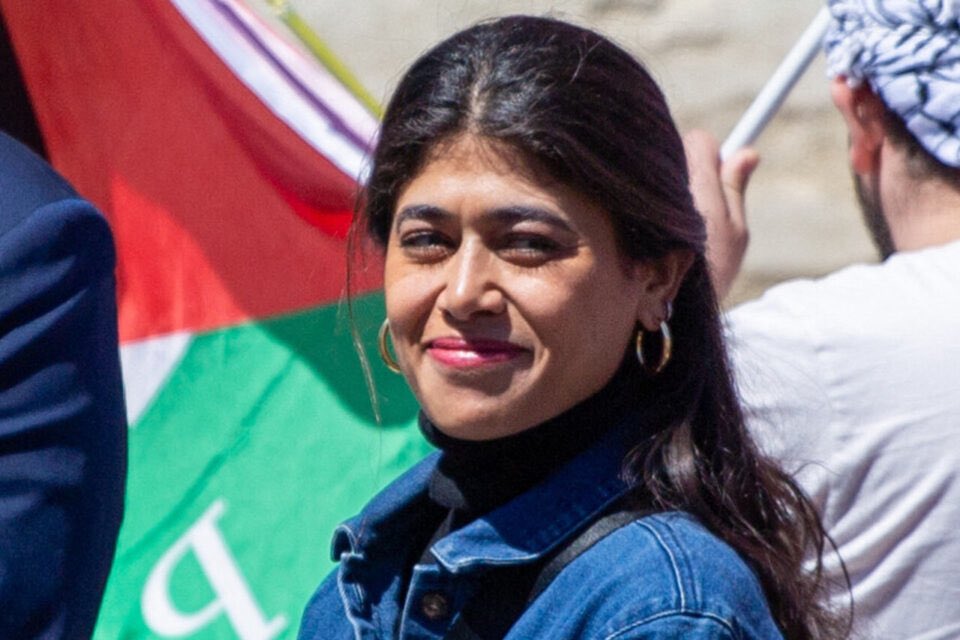 La grosse paire de couilles de cette femme nah faut juste applaudir